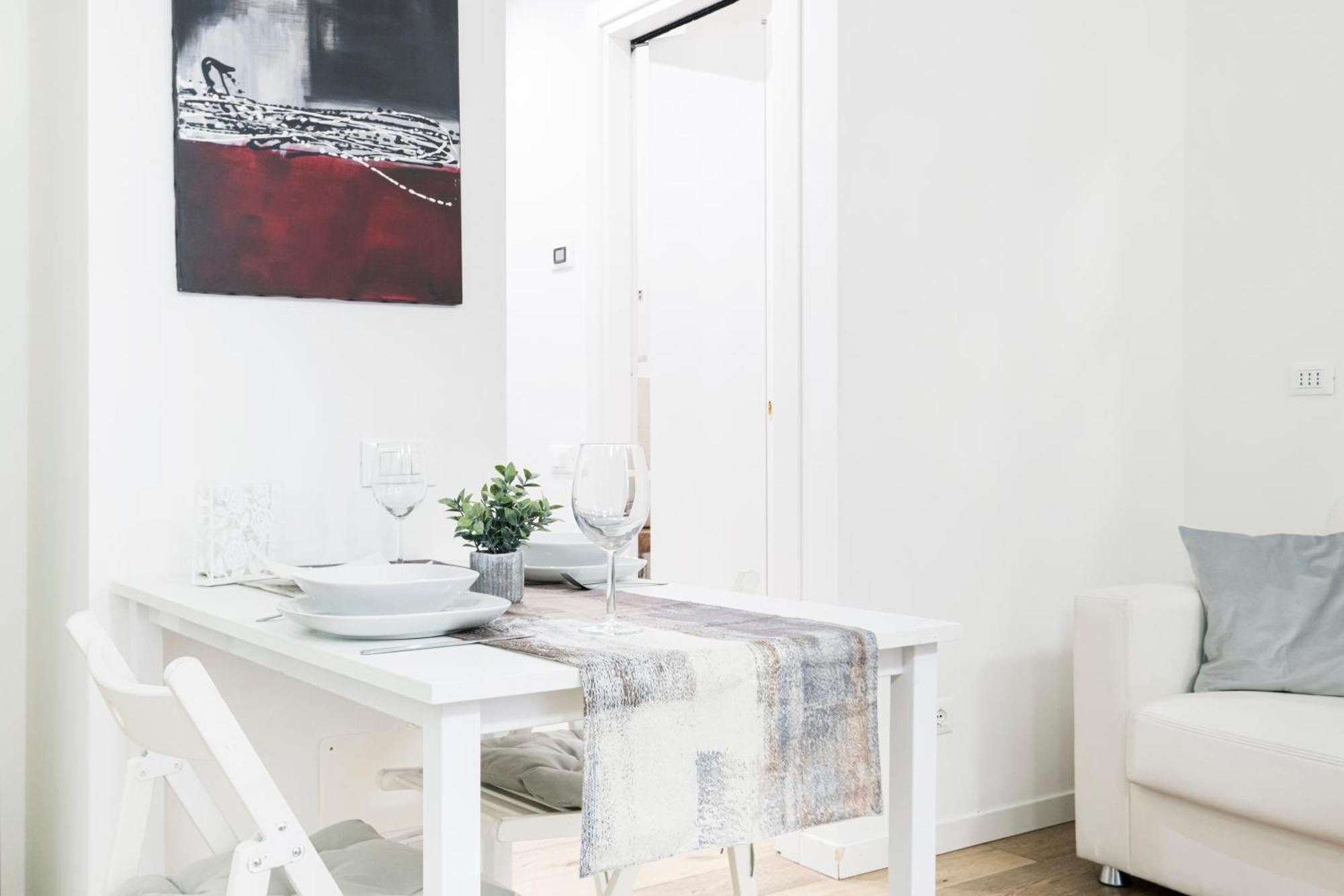 Amazing, New & Fully Furnished In Duomo Apartment Mailand